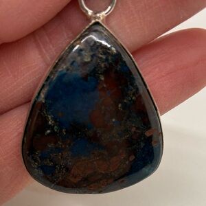 STONE SILVER PLATED PENDANT